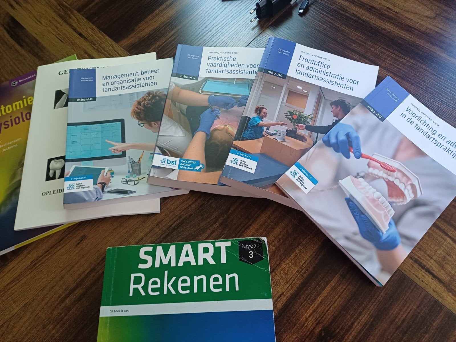 tandartsassisten boeken pakket, Ophalen, Zo goed als nieuw, Overige niveaus