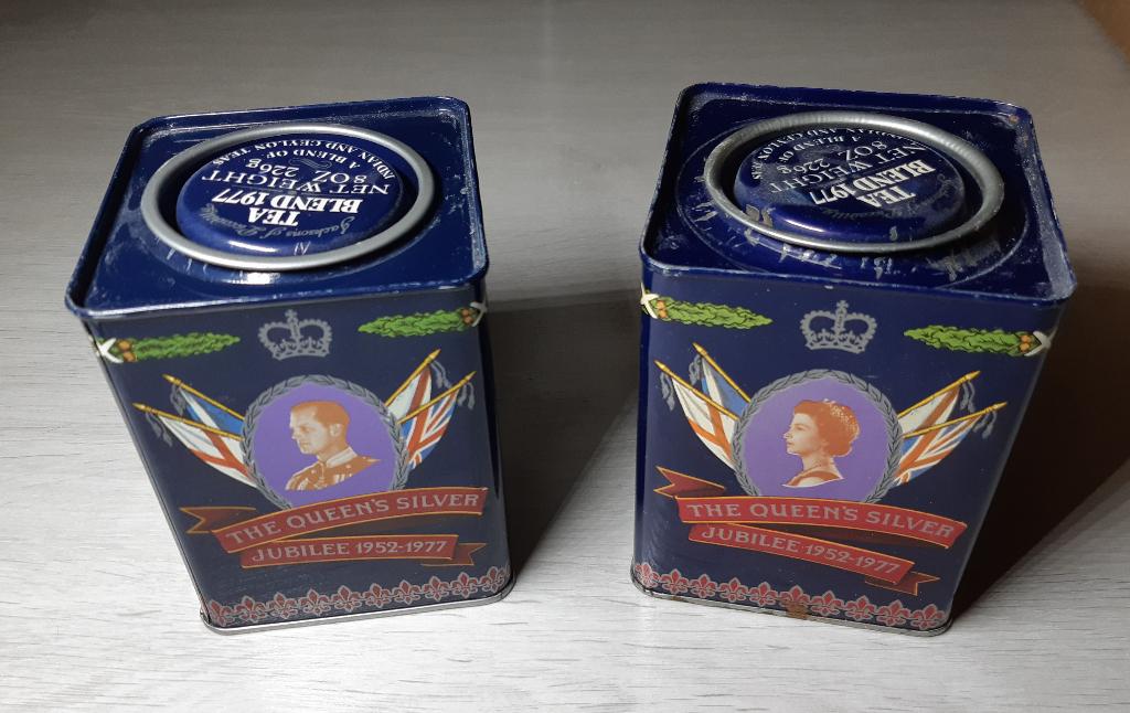 2 blikken van the Queens Silver Jubilee 1977, Verzenden, Gebruikt, Overige