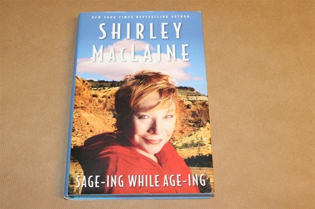 Shirley MacLaine — Wijsheid Over Oud Worden [EN], Ophalen of Verzenden, Zo goed als nieuw