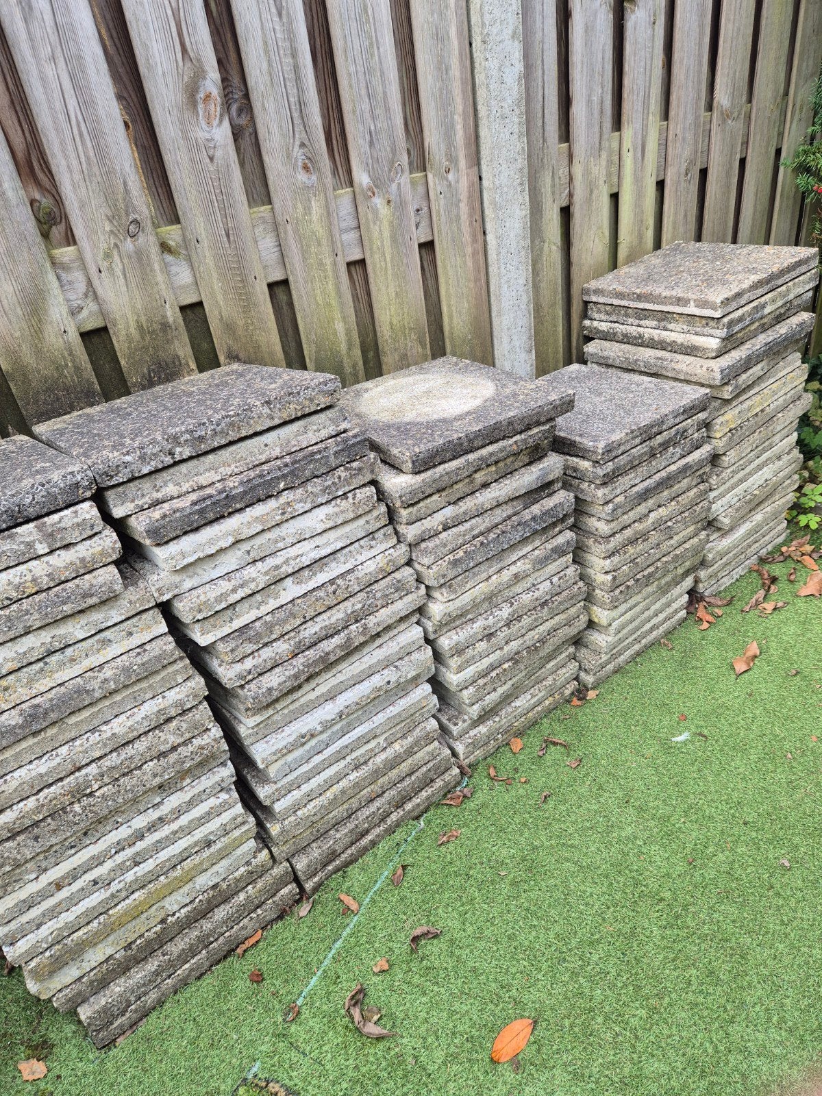 Gratis af te halen: Diverse terrastegels, Ophalen, Gebruikt, Beton, Terrastegels