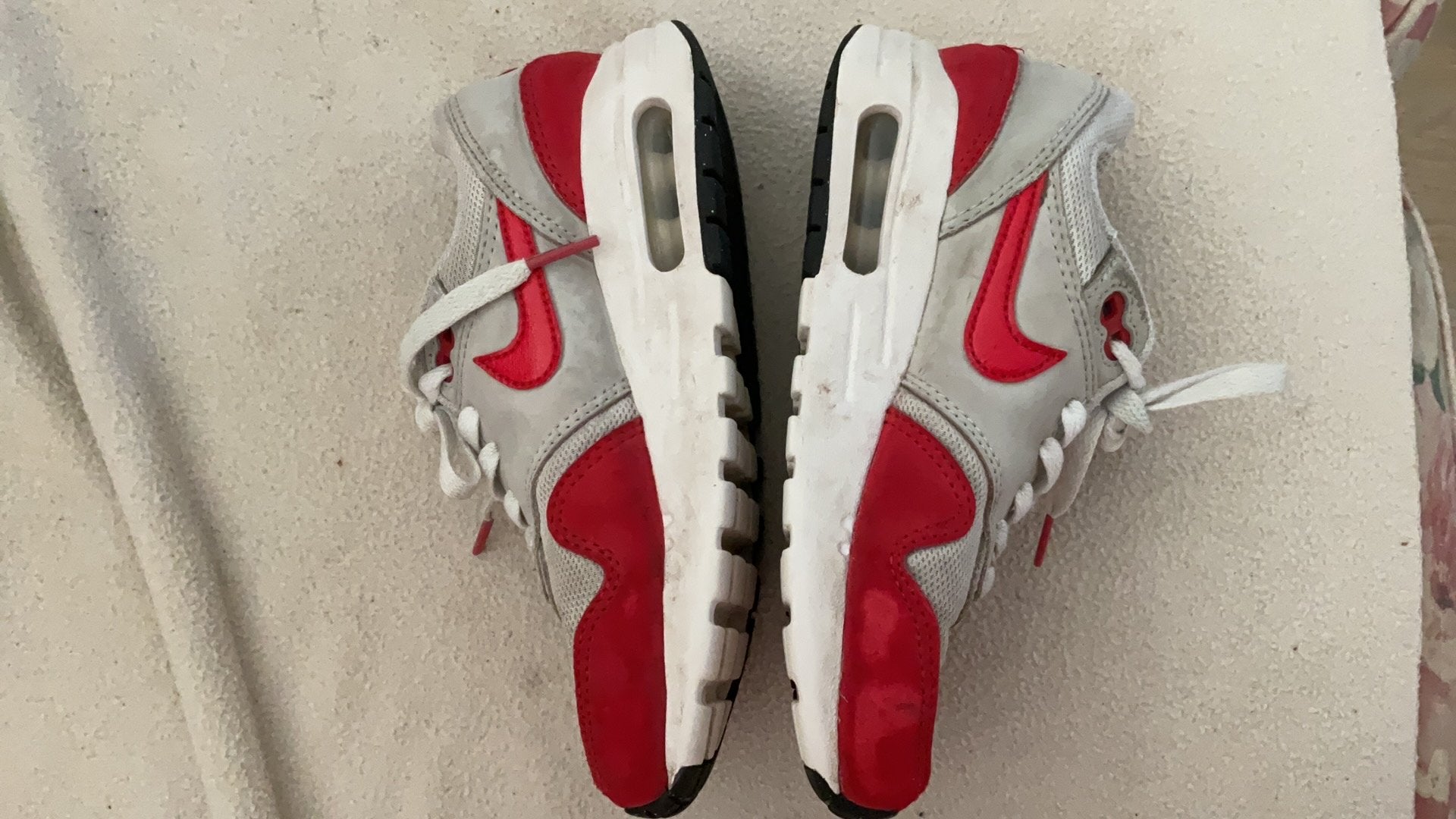 Nike sneakers maat 32, Kinderen en Baby's, Kinderkleding | Schoenen en Sokken, Ophalen of Verzenden, Zo goed als nieuw, Jongen of Meisje