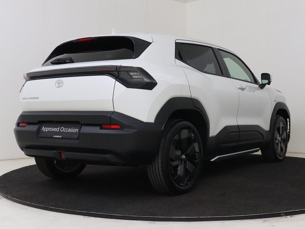 Toyota Urban Cruiser Executive 61 kWh (bj 2026, automaat), Auto's, Toyota, 12 maanden, Zwart, Leder en Stof, Wit