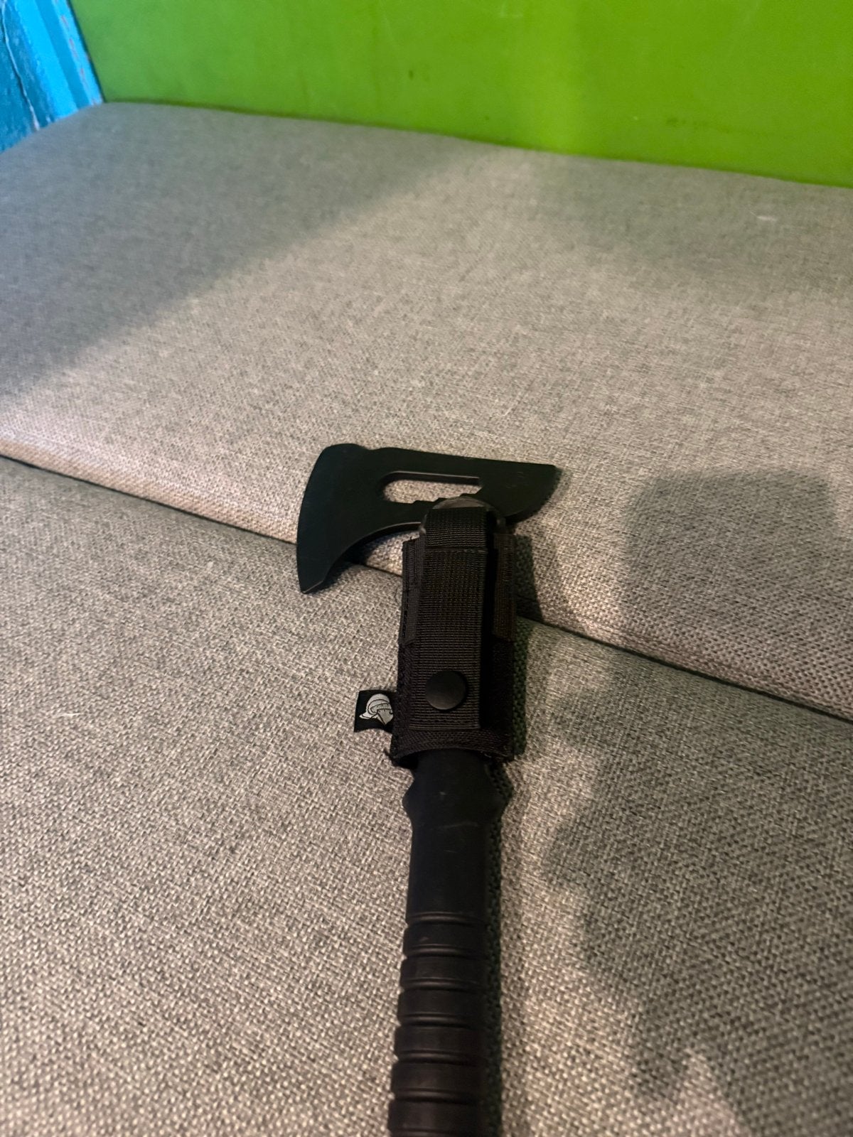 Airsoft Bijl met Molle Houder - Tactische Toevoeging, Ophalen of Verzenden, Gebruikt