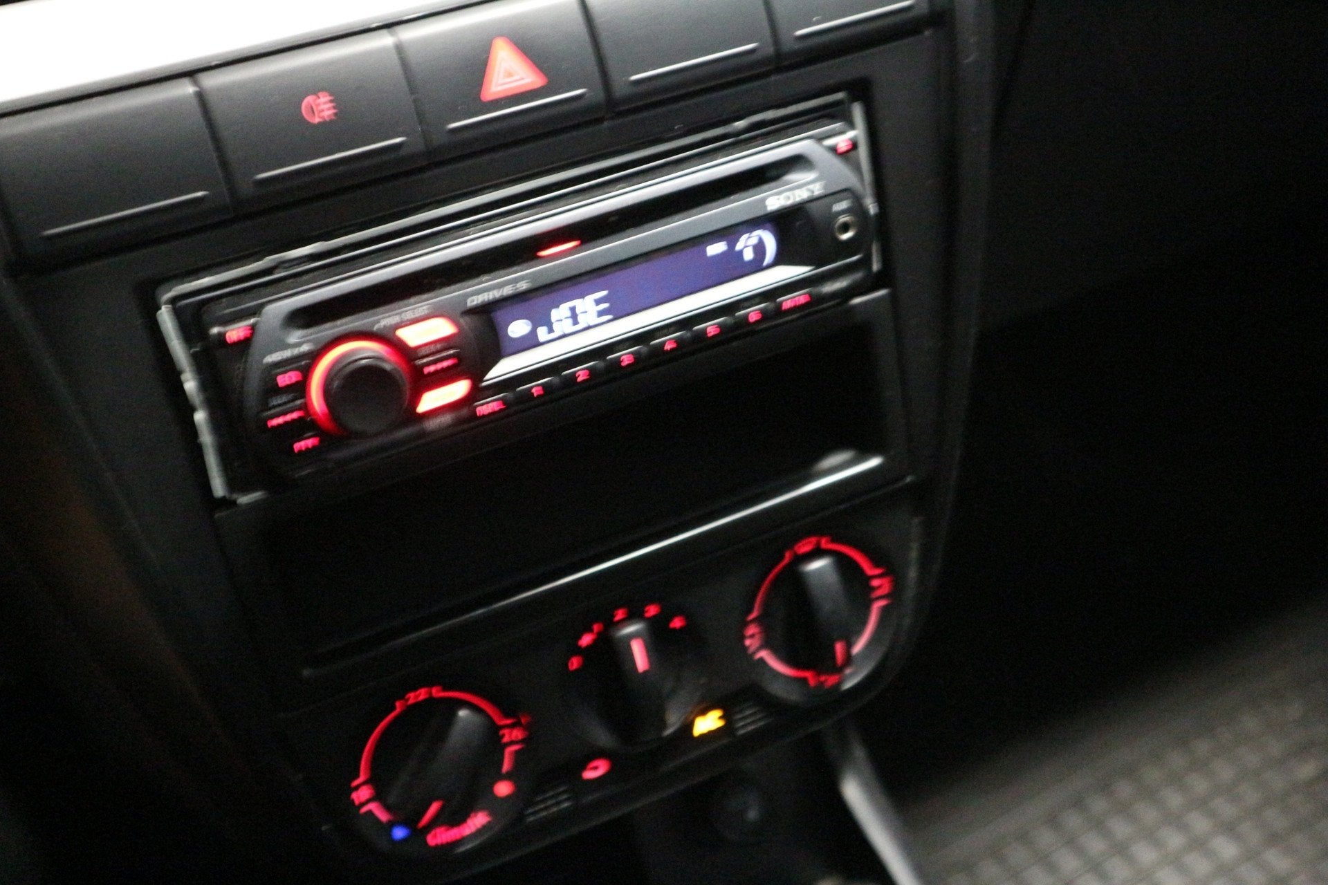 Volkswagen Fox 1.2 AIRCO / WHITE PACK / APK 5 2027 ! ! !, Voorwielaandrijving, 969 kg, 4 stoelen, 1198 cc