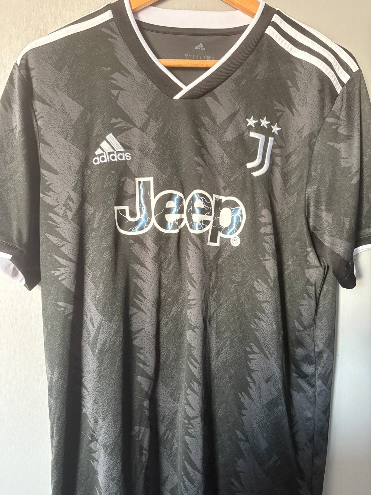 Origineel Juventus maat L uitshirt 22/23, Verzamelen, Sportartikelen en Voetbal, Ophalen, Zo goed als nieuw, Buitenlandse clubs