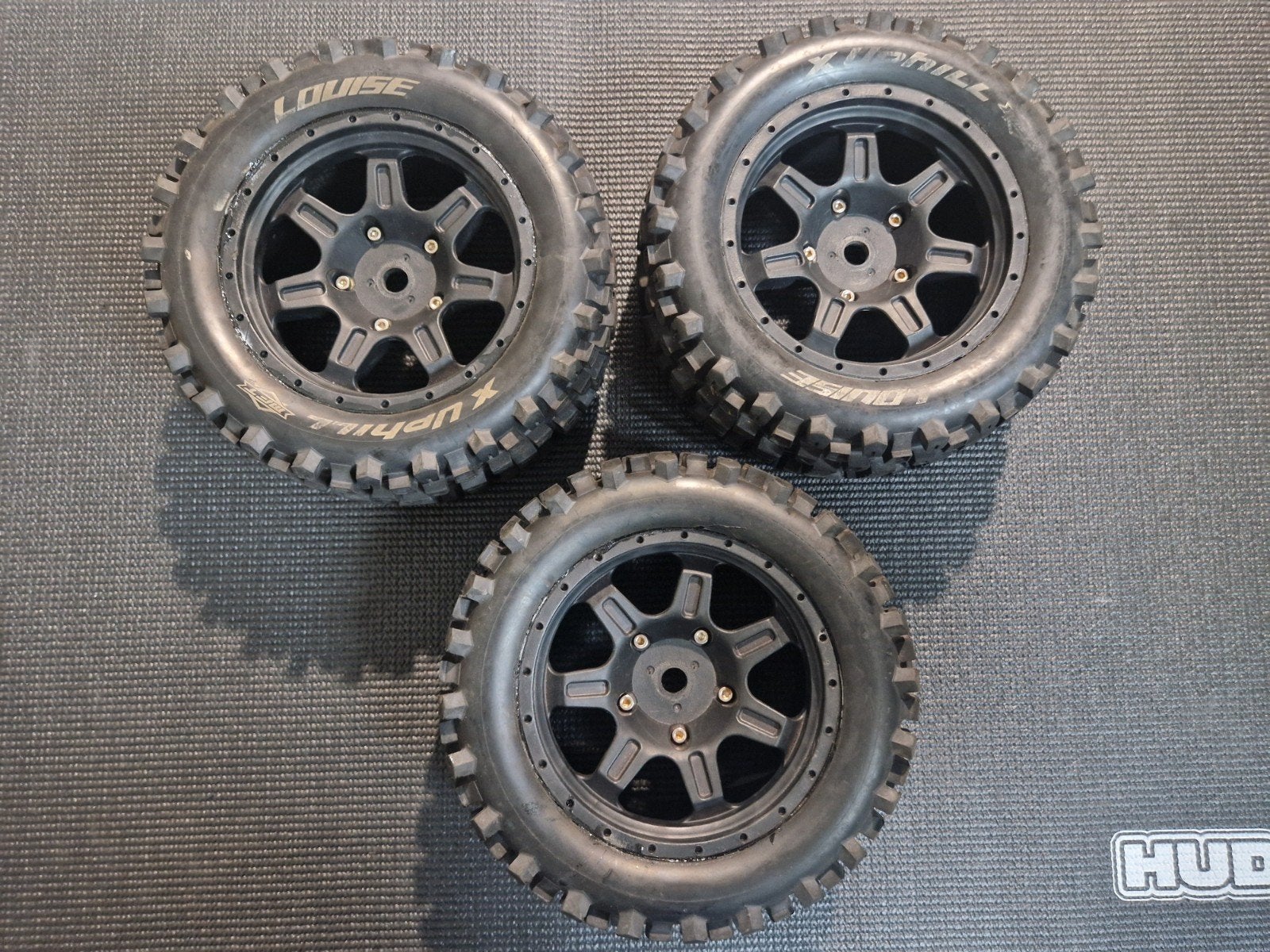 3x louise x uphill banden, xmaxx, xrt, outcast, kraton, dbxl, Ophalen of Verzenden, Gebruikt