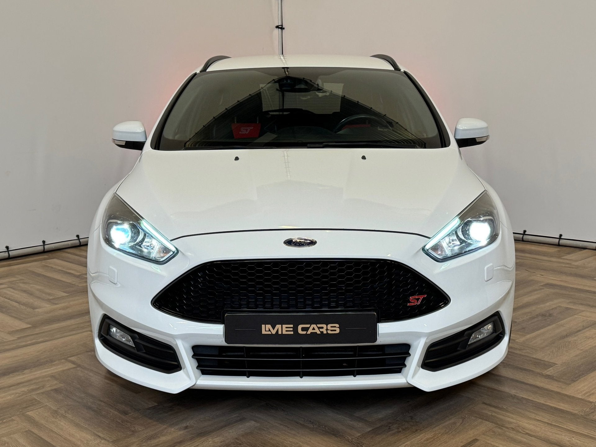 Ford Focus Wagon 2.0 ST | DEALER ONDERHOUDEN! | NETTE AUTO!, Dealer onderhouden, Gebruikt, 4 cilinders, Wit