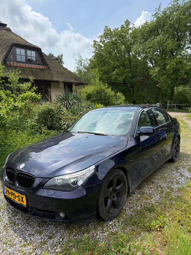 BMW 5-Serie 2.5 I 525 AUT 2004 Blauw NAP!, Auto's, BMW, Automaat, Achterwielaandrijving, 2000 kg, Blauw