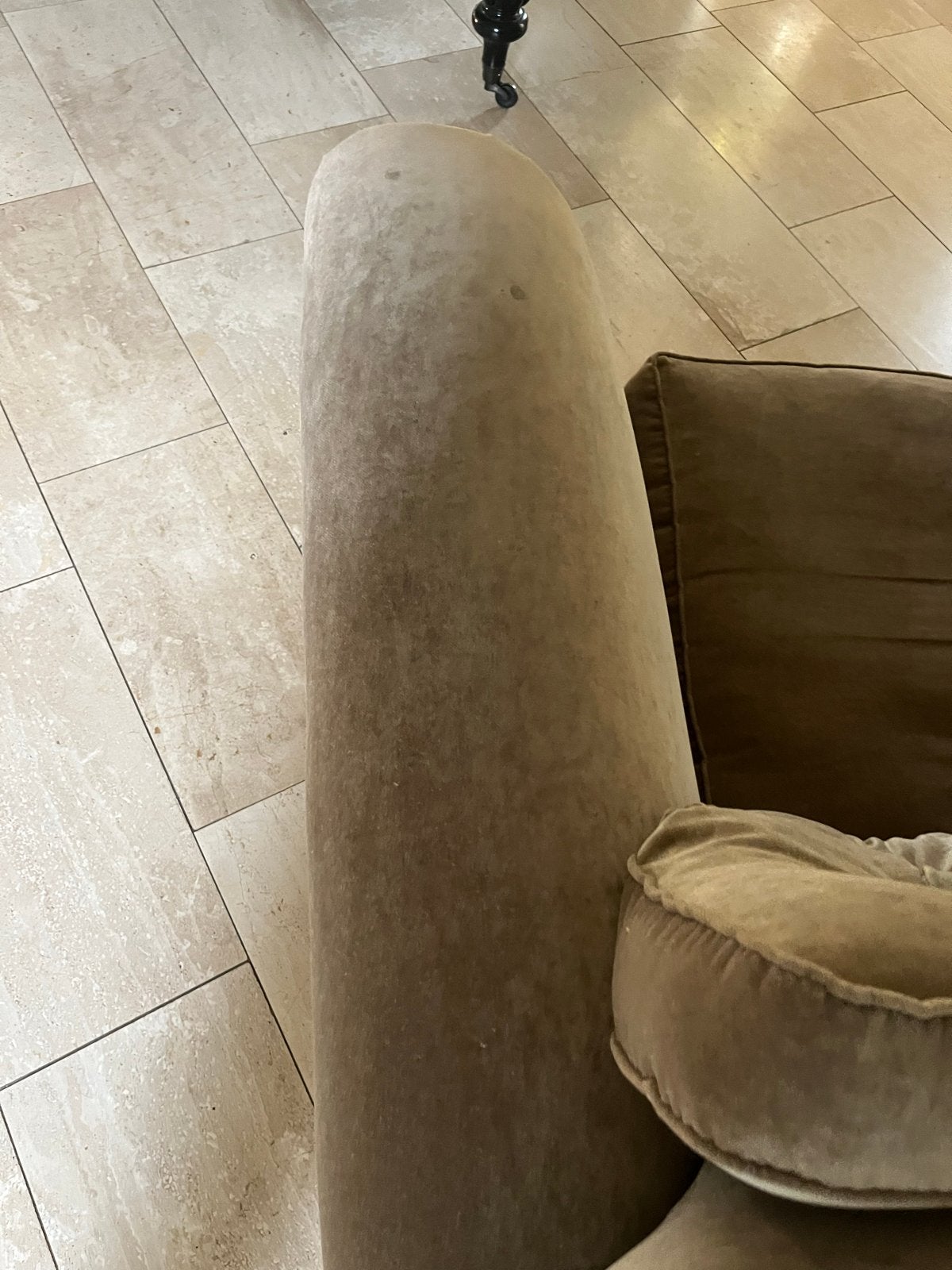 Comfortabele 2-zitsbank in taupe stof, Ophalen, Gebruikt, 150 tot 200 cm, Tweepersoons