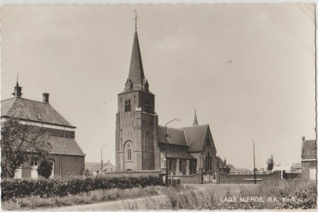 Lage Mierde R.k. kerk 1968., Verzamelen, Ansichtkaarten | Nederland, Ophalen, 1940 tot 1960, Gelopen, Noord-Brabant