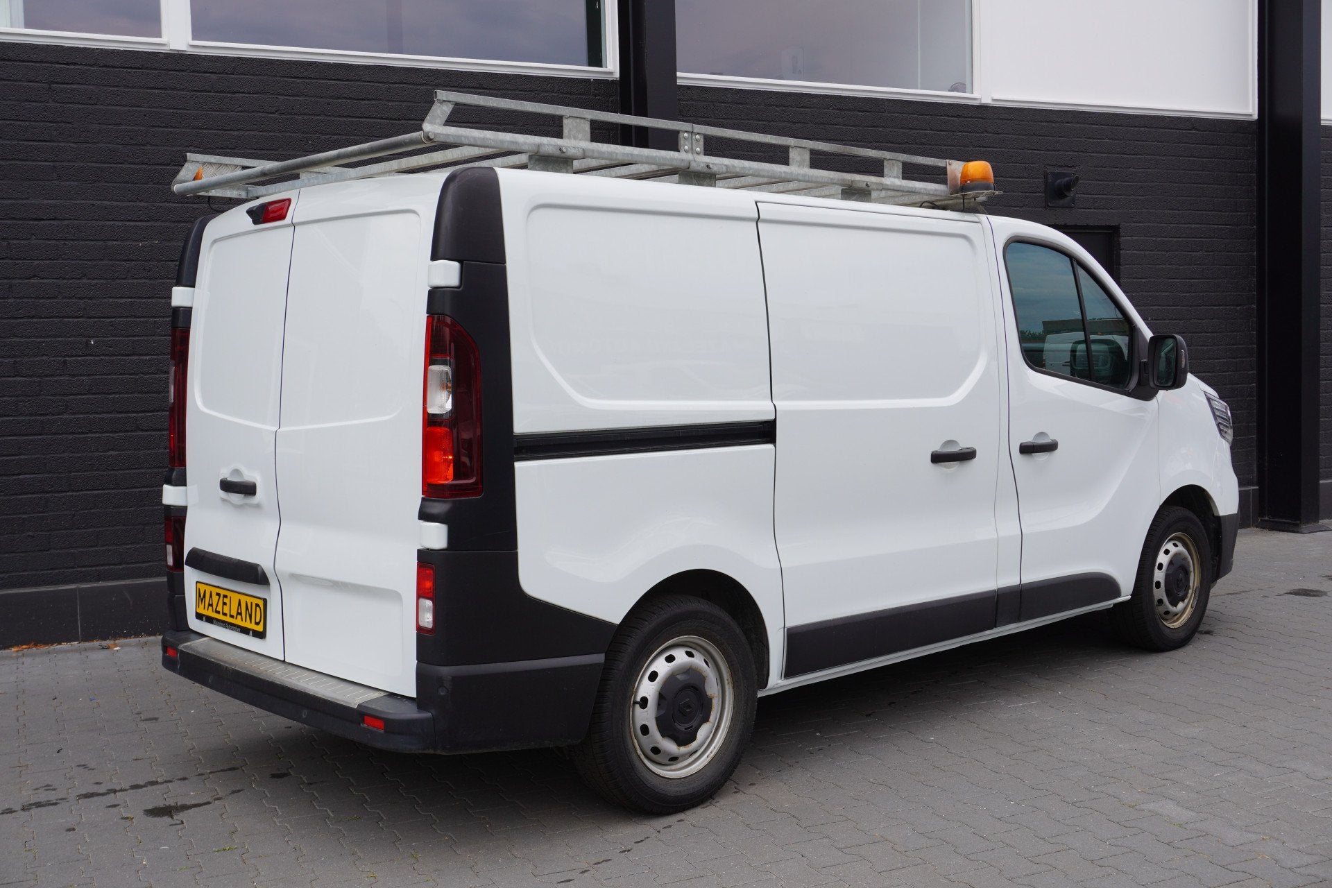 Renault Trafic 2.0 Blue dCi 130PK EURO 6 - Airco - Navi - Cr, Voorwielaandrijving, Gebruikt, Zwart, 4 cilinders