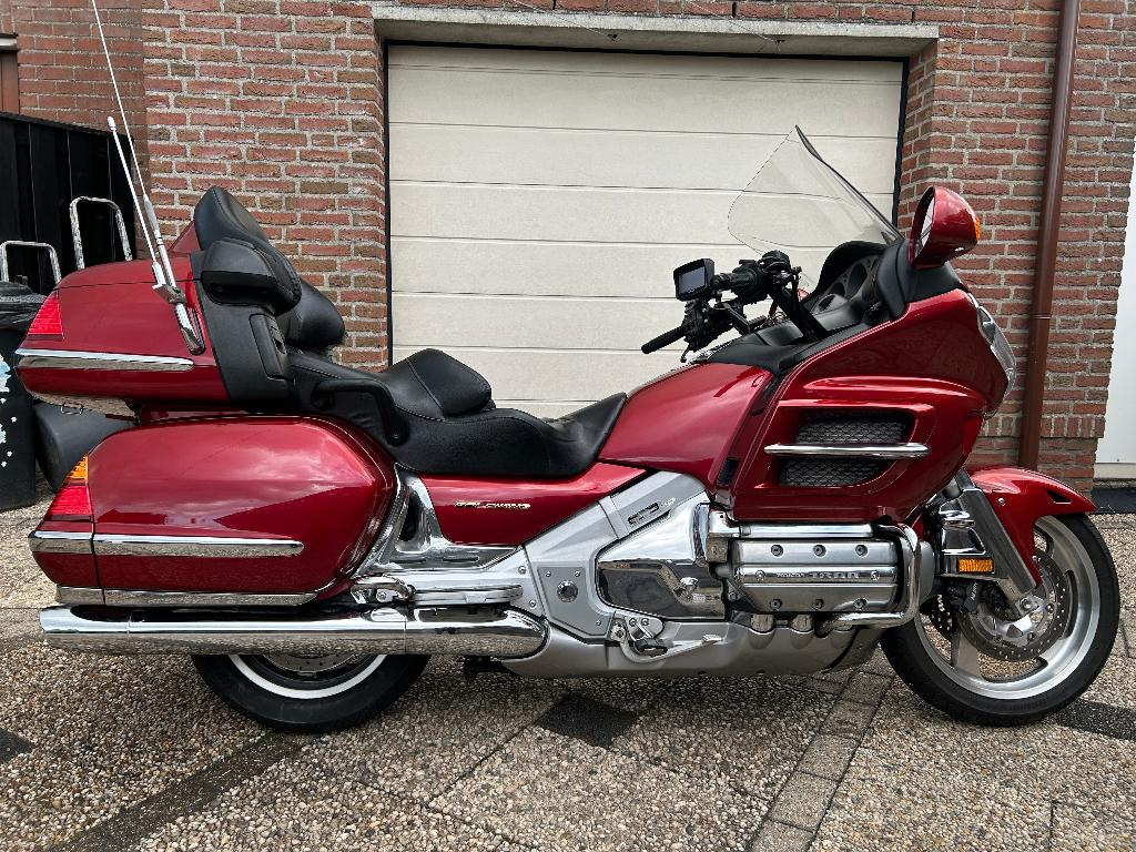 goldwing 1800 in zeer mooie en goede staat  zie fotos, Particulier, Toermotor, Minimaal motorrijbewijs A2, Handgeschakeld