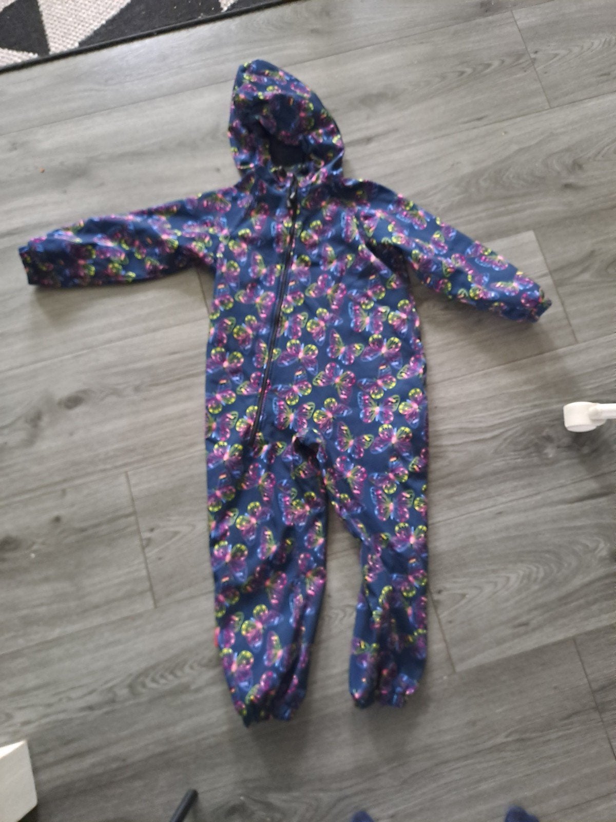 softshell overall maat 116 meisje met vlinders, Ophalen of Verzenden, Zo goed als nieuw, IELM, Meisje