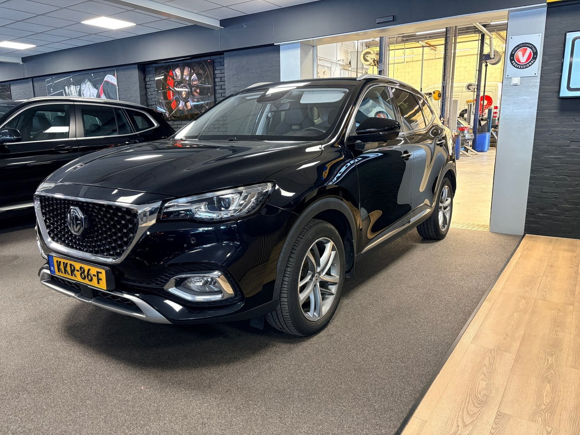 MG EHS 1.5 TGDI Luxury PHEV / automaat / 360camera / Leder/, 12 maanden, Gebruikt, 4 cilinders, Zwart