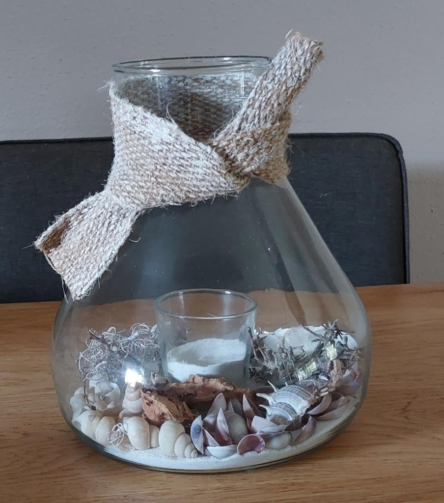Decoratieve glazen vaas met schelpen en waxinelichthouder, Ophalen, Zo goed als nieuw, Overige materialen, 25 tot 50 cm