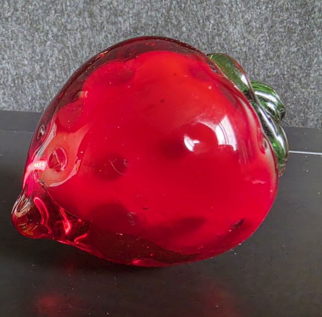 Handgeblazen rood glazen Aardbei met een kroontje, Ophalen of Verzenden, Zo goed als nieuw