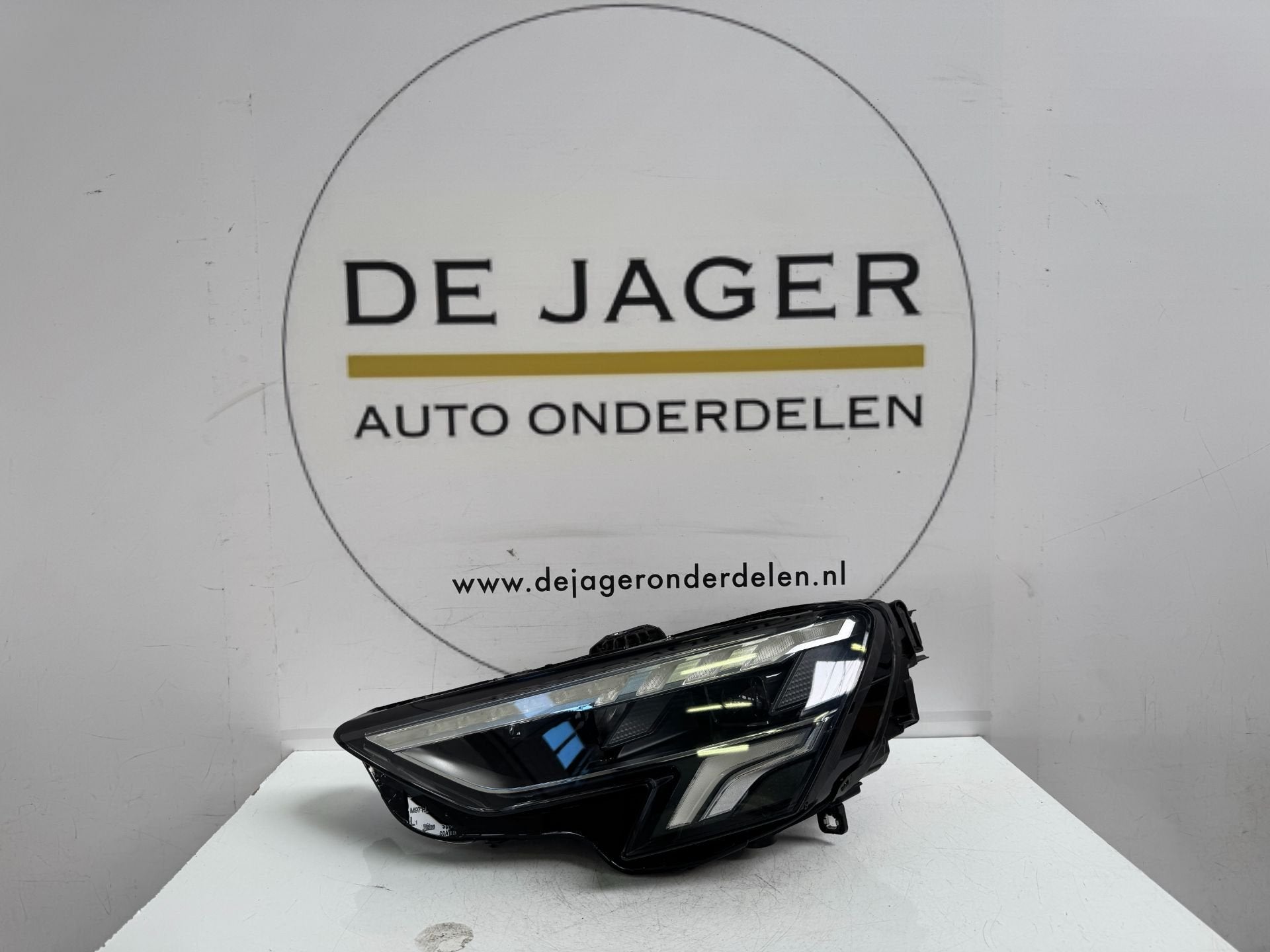 AUDI 8Y A3 VOL LED KOPLAMP LINKS COMPLEET 8Y0941033, Gebruikt, AUDI AG, Auto-Union-Strasse 1
85045  Ingolstadt, DE, Kundenbetreuung@audi.de