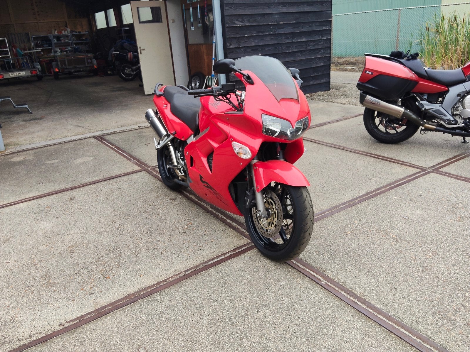 Honda VFR 800 FI met extra's, Sportuitlaat, 4 cilinders, Motorrijbewijs A, Gebruikt
