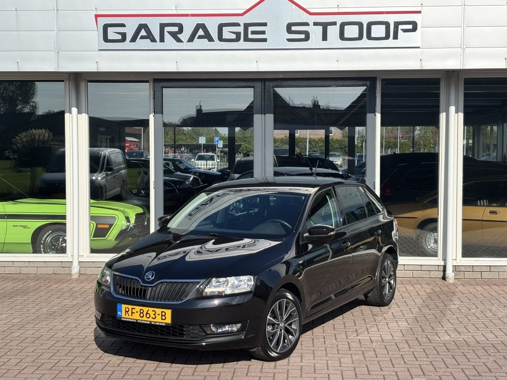Skoda Rapid Spaceback 1.0 TSI Grt Drive (bj 2017), Auto's, Stof, Gebruikt, Origineel Nederlands, Bedrijf