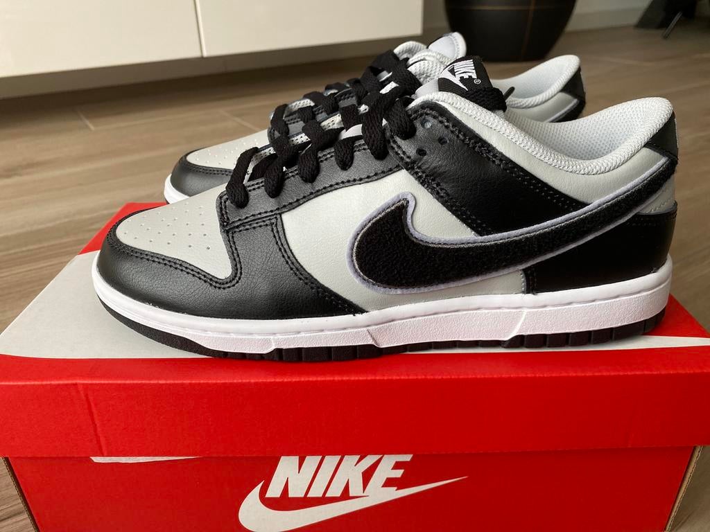 Nike Dunk Low Chenille Swoosh, Overige kleuren, Nieuw, Ophalen of Verzenden, Sneakers of Gympen