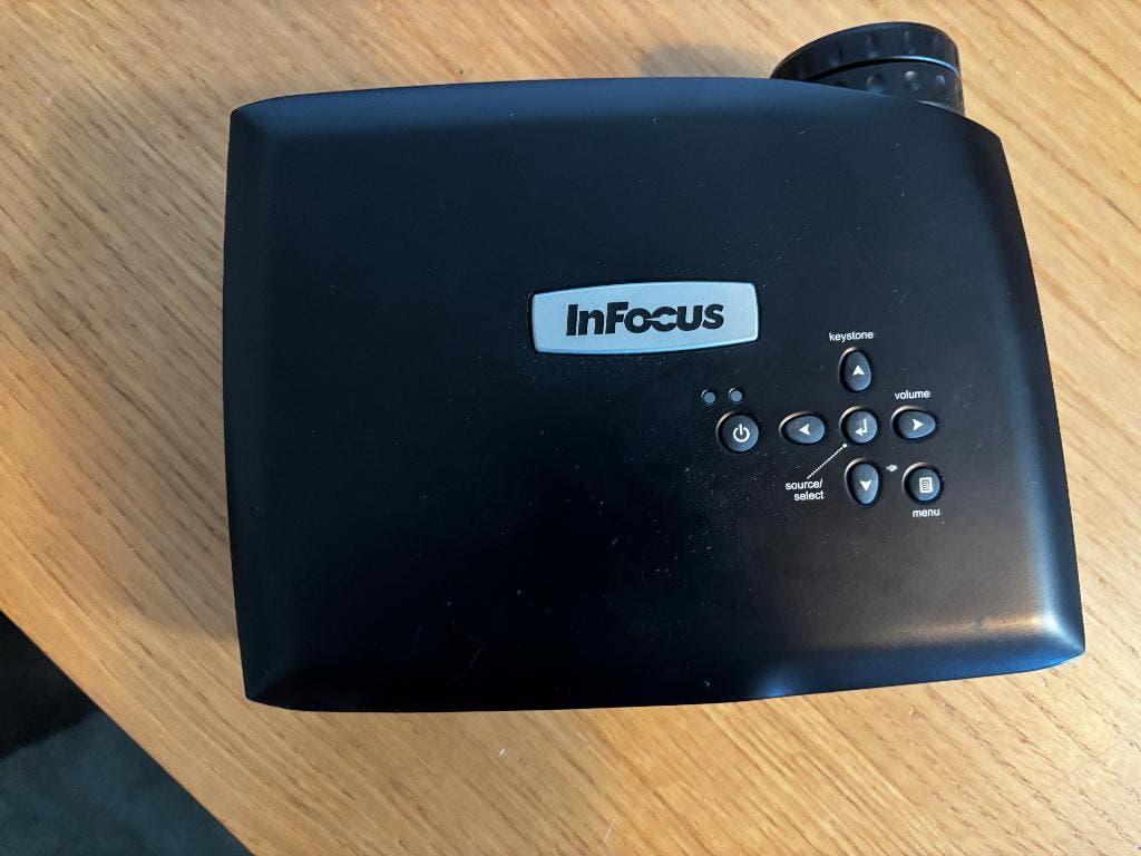Beamer InFocus, mini, met draagbaar scherm NOBO, Gebruikt, Ophalen of Verzenden, DLP, Overige resoluties