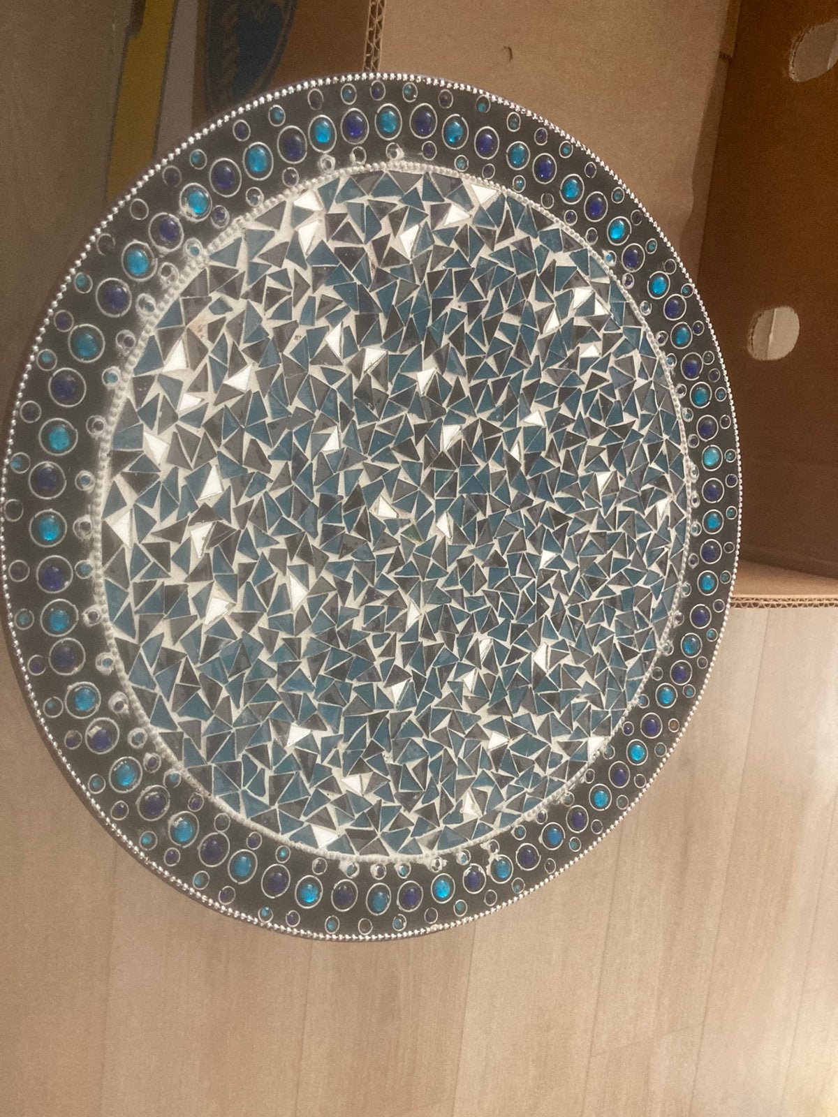 Mooie schaal  glas en steentjes, Ophalen of Verzenden, Zo goed als nieuw, Rond, Glas