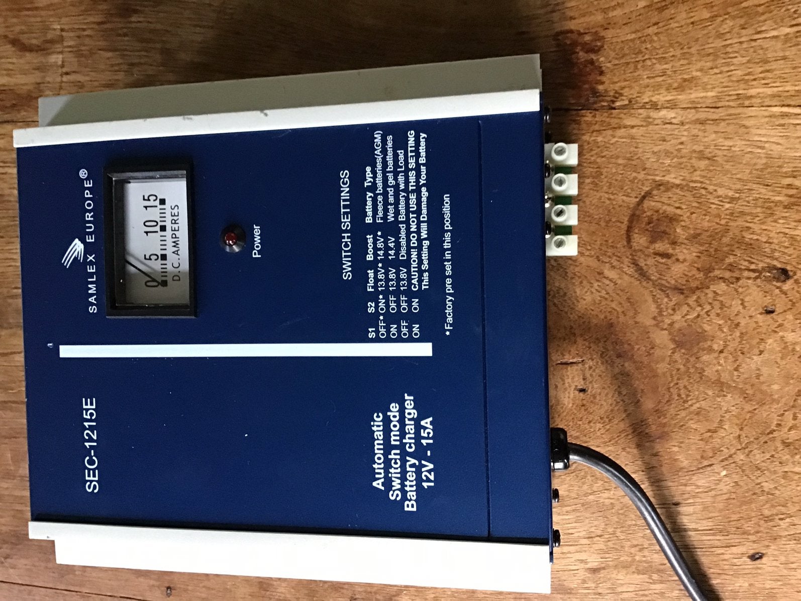 Acculader, Ophalen of Verzenden, Zo goed als nieuw, Kabel of Apparatuur