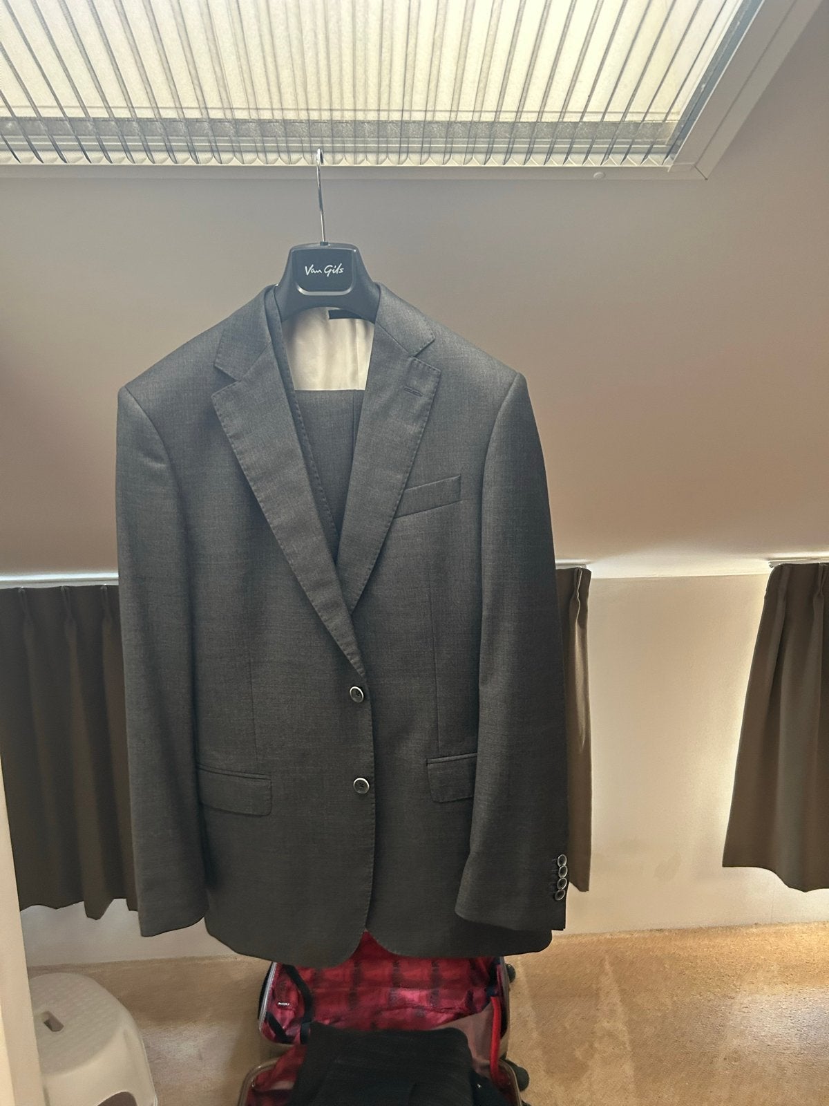 Van Gils Volledig Pak L - Satijnen Voering - Bruiloft, Kleding | Heren, Ophalen of Verzenden, Nieuw, Maat 52/54 (L), Grijs