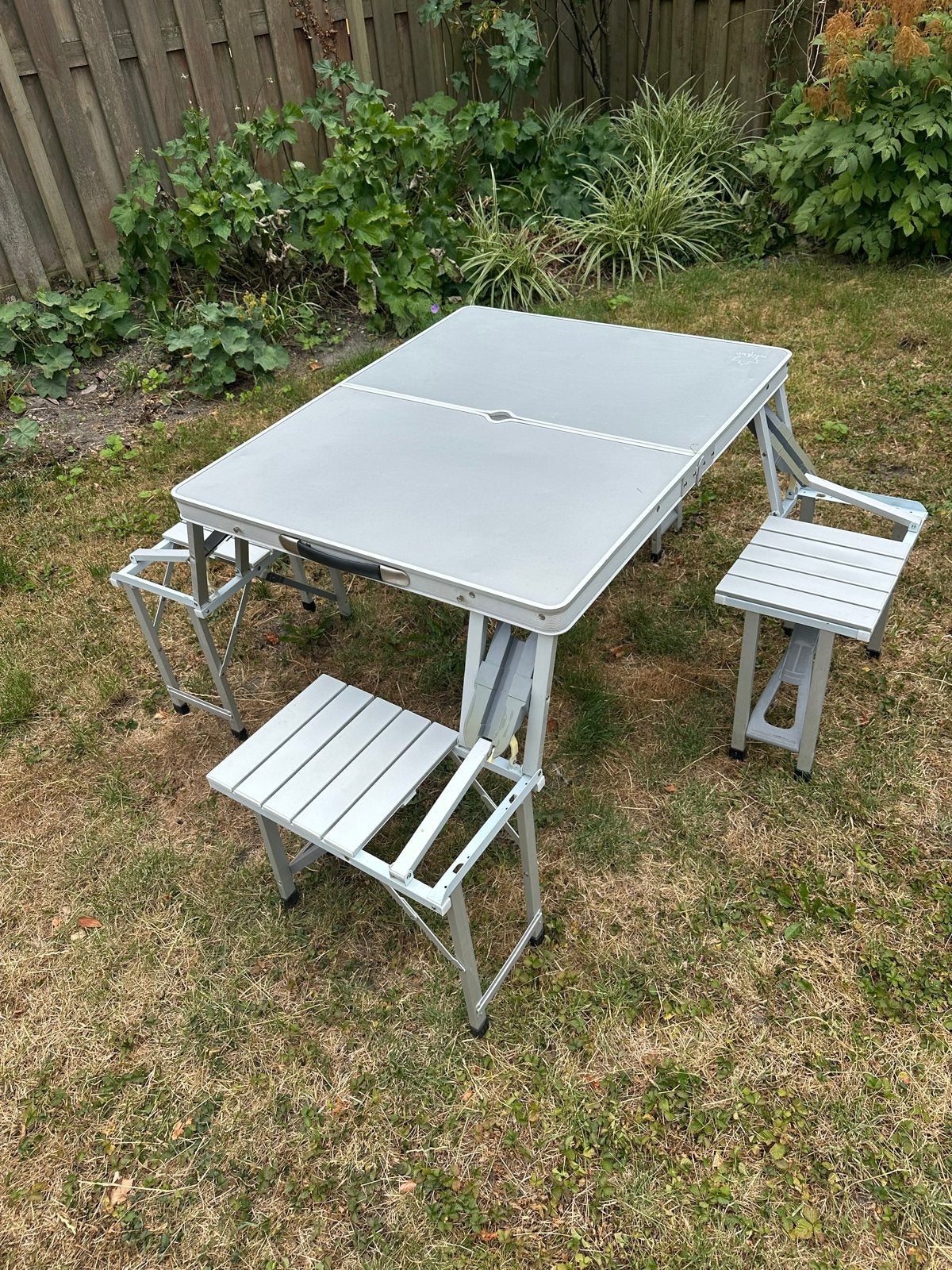 BO-CAMP Campingtafel met 4 krukjes - Opvouwbaar, Caravans en Kamperen, Ophalen, Zo goed als nieuw, Campingtafel