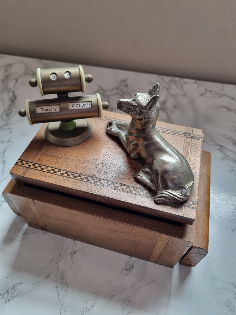 Vintage houten rookset met kalender, hond en 2 asbakken, Ophalen of Verzenden