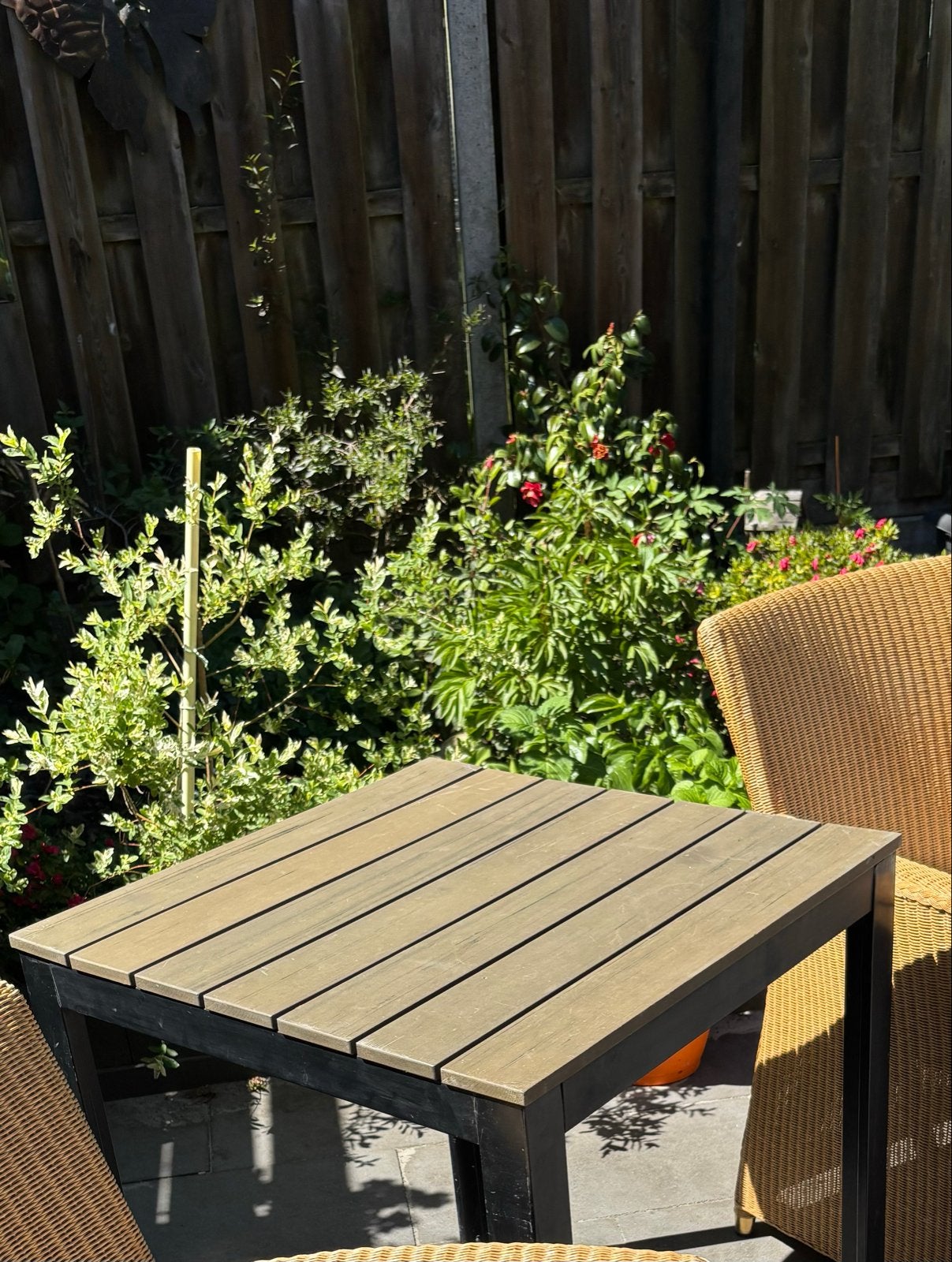 Compacte tuintafel met kleine beschadiging in de hoek, Ophalen, Gebruikt, Vierkant, Overige materialen