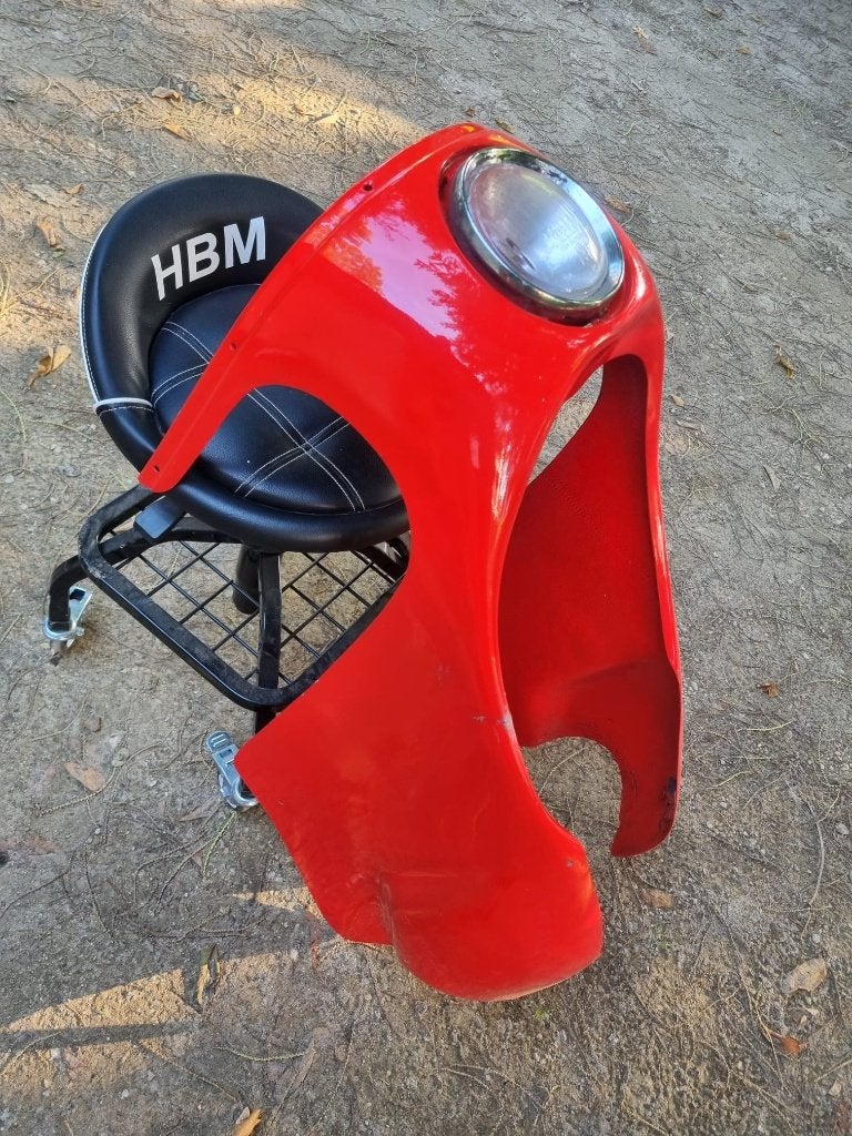 Oldtimer racekuip met koplamp Bottelin Dumoulin, Ophalen