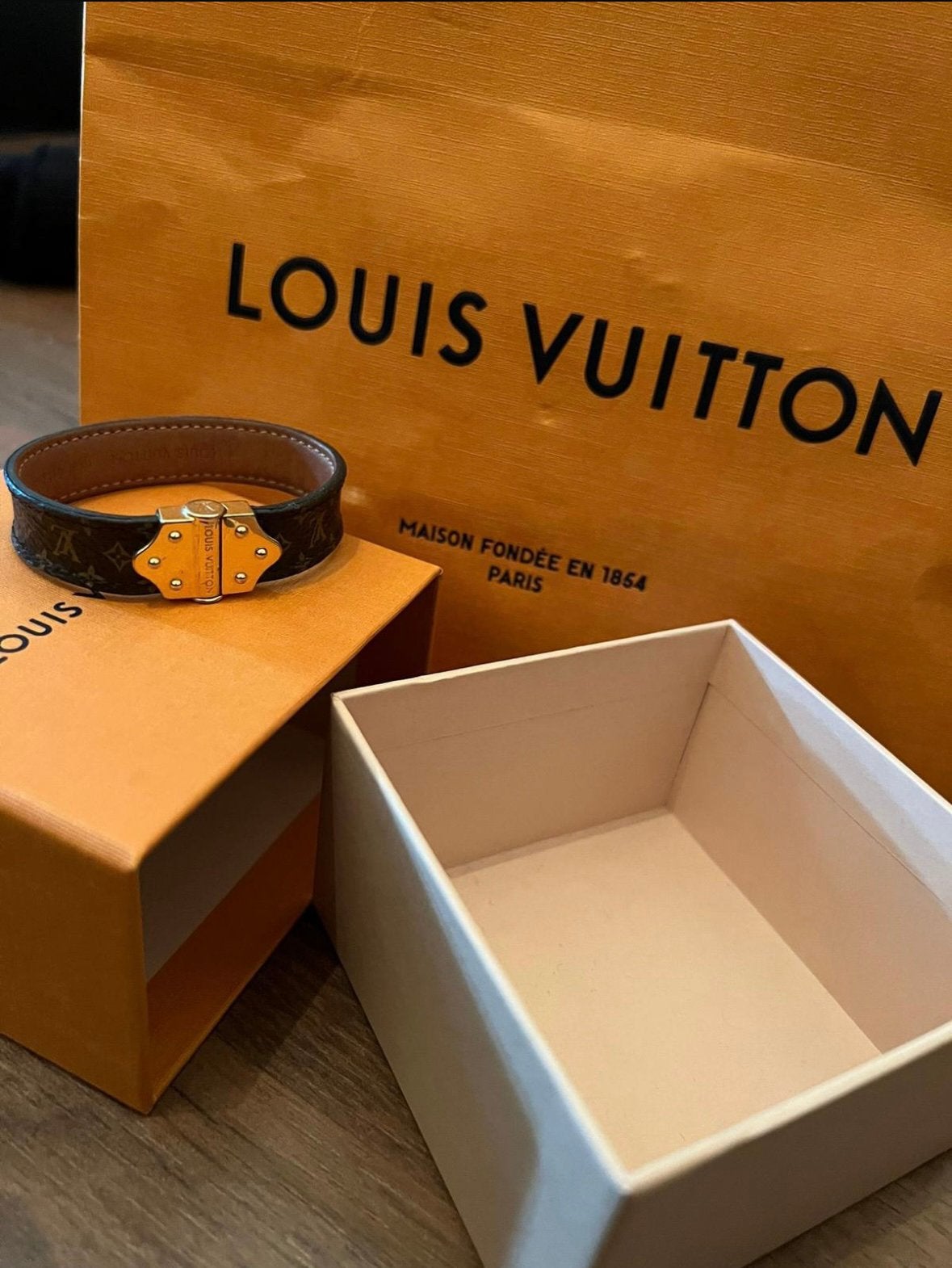 Originele Louis Vuitton armband, Sieraden, Tassen en Uiterlijk, Ophalen, Zo goed als nieuw, Bruin