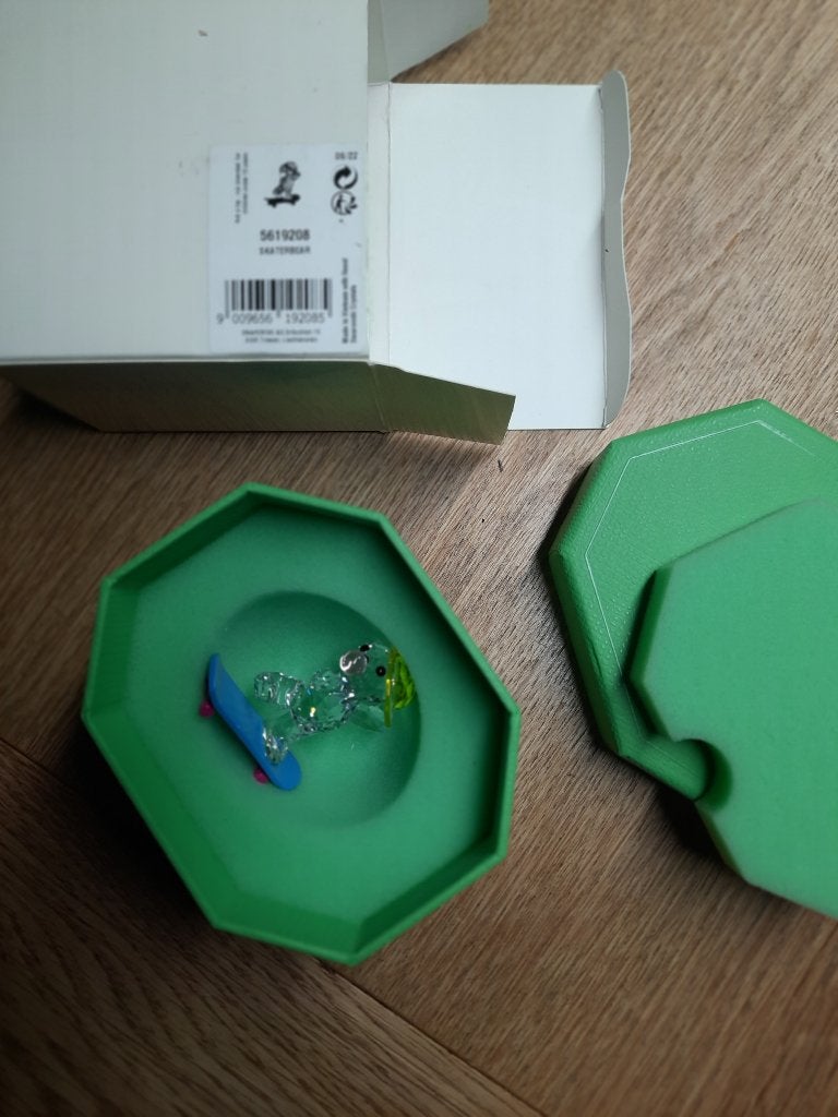 Swarovski. Skatebear 2022, Ophalen of Verzenden, Zo goed als nieuw, Figuurtje
