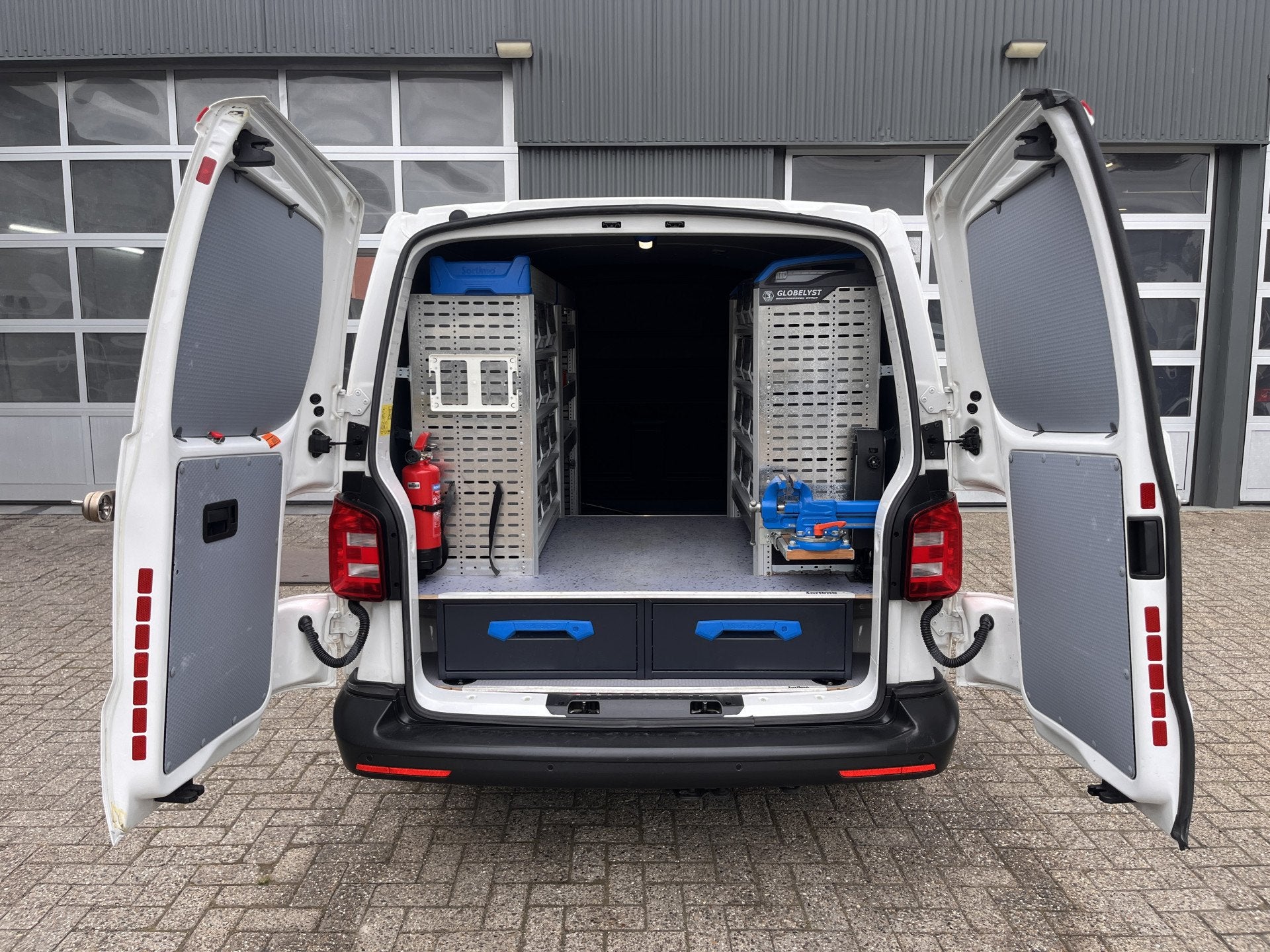 Kastinrichting Bedrijfswageninrichting Volkswagen Transporte, Dani Autobedrijven B.V., Gebruikt, Verkoop@daniautomobielen.nl, Ootmarsumseweg 110
7665SE  ALBERGEN, NL