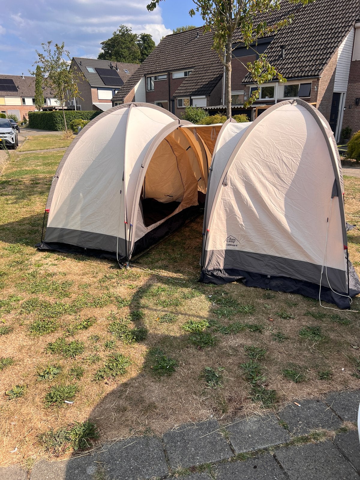 Basecam campeertent 4 personen, Caravans en Kamperen, Ophalen, Gebruikt, Tot en met 4