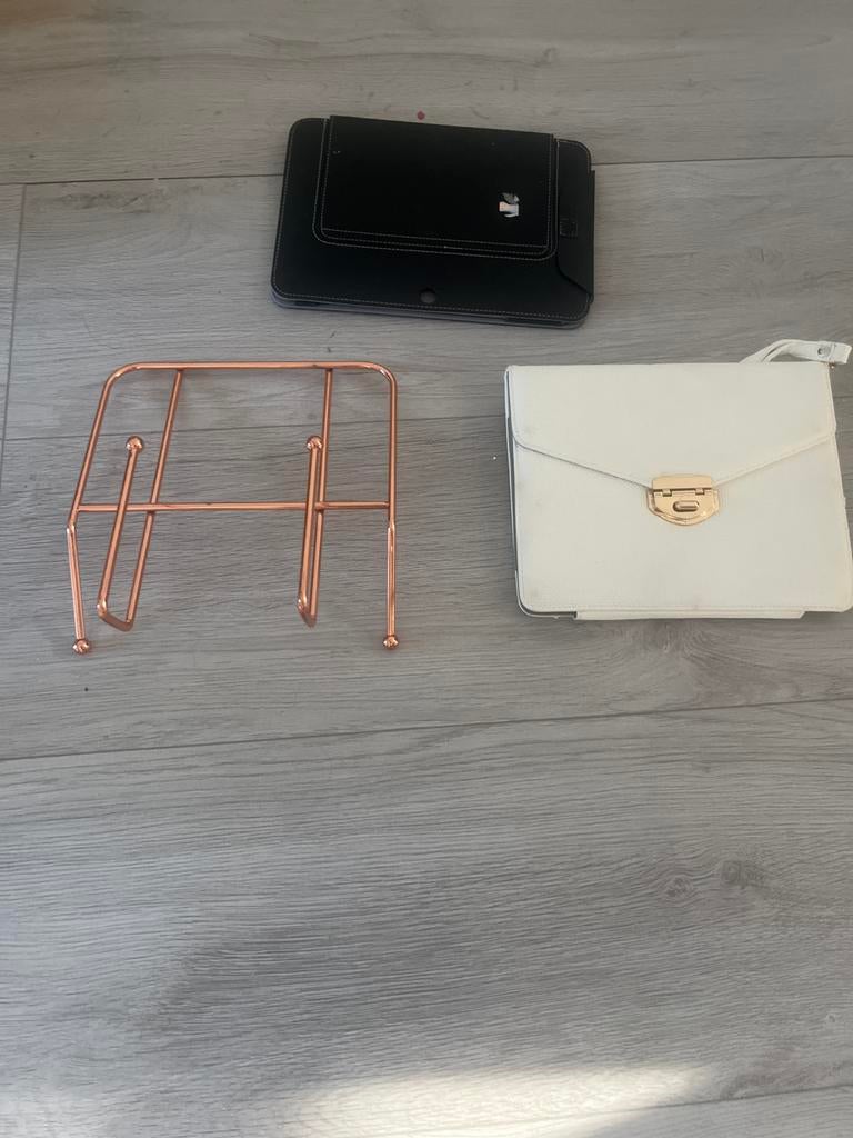 Tablet hoezen en standaard, Ophalen of Verzenden, Zo goed als nieuw, Zwart