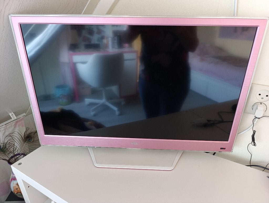 Te koop, roze tcl tv, Gebruikt, 50 Hz, 100 cm of meer, Ophalen