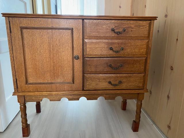 GRATIS DRESSOIR KASTJE OP TE HALEN, Ophalen, Overige materialen, Gebruikt, Met deur(en)