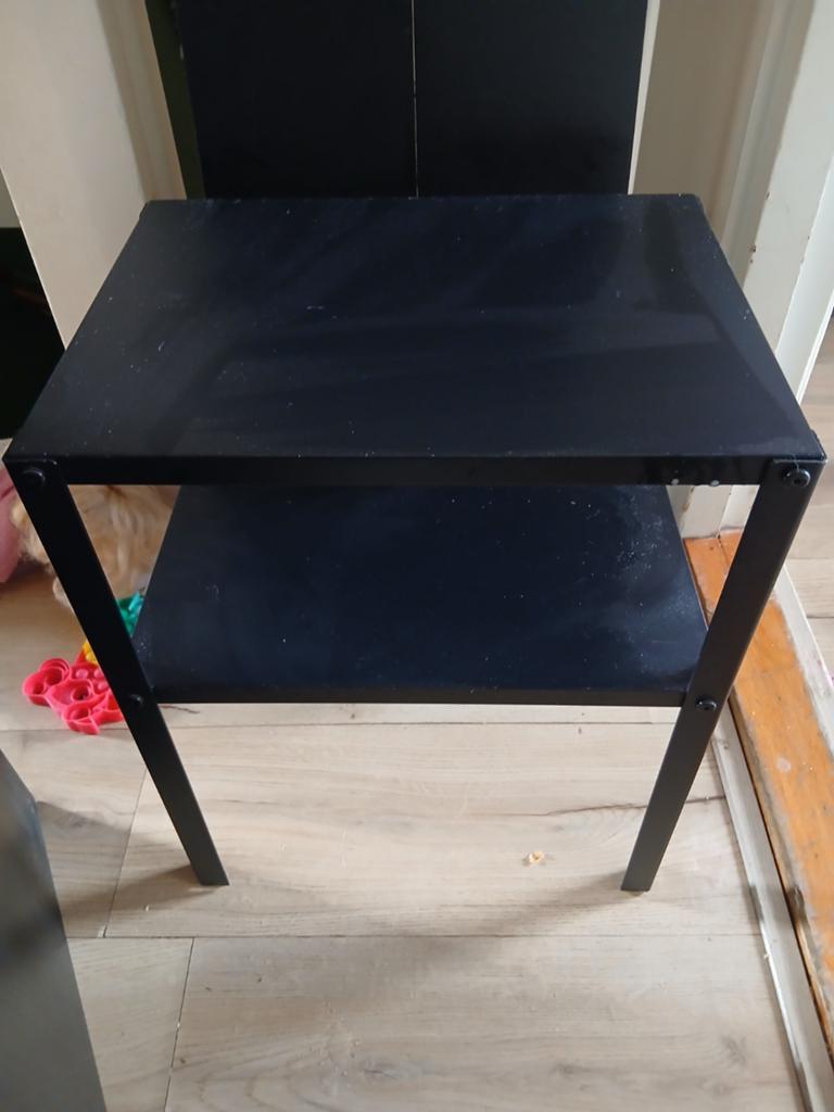2x IKEA bijzettafel/nachtkastje - Zwart metaal, Minder dan 55 cm, Gebruikt, Modern, Industrieel, Metaal of Aluminium