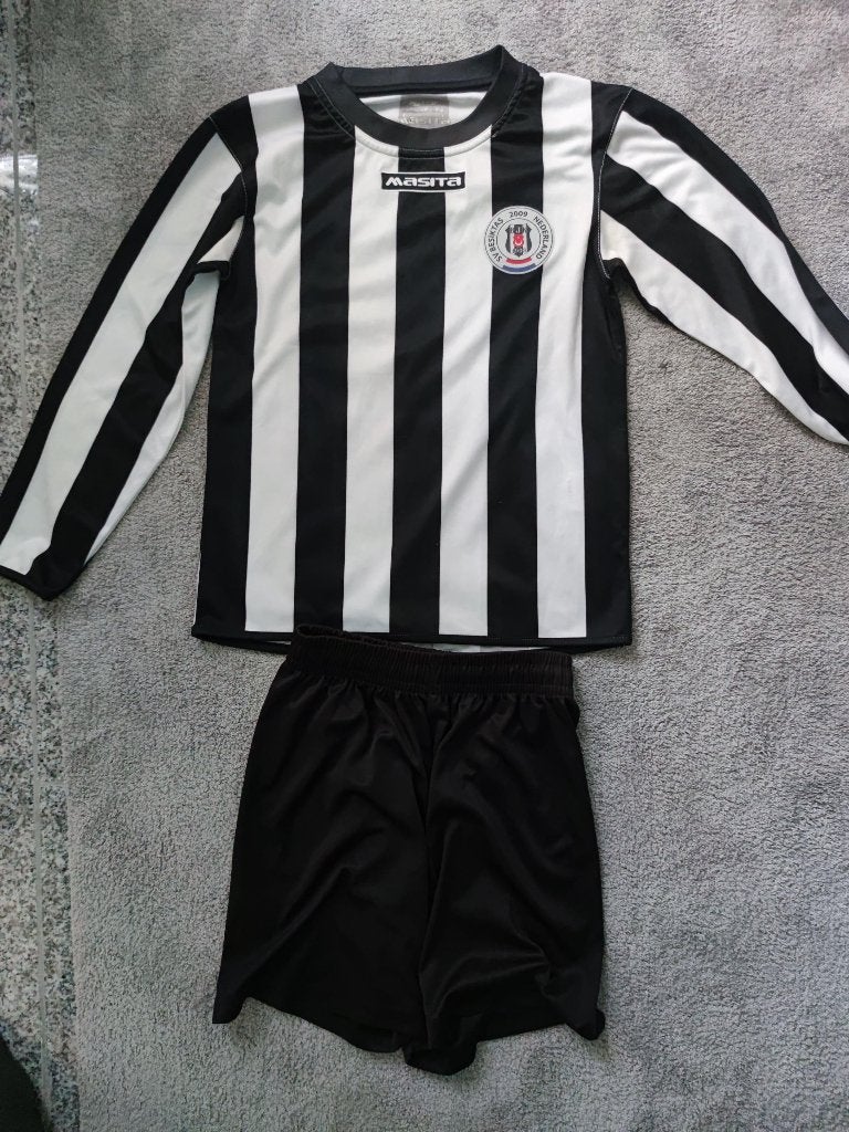 besiktas kinder voetbal T-shirt, Verzamelen, Ophalen of Verzenden, Zo goed als nieuw, Buitenlandse clubs, Shirt
