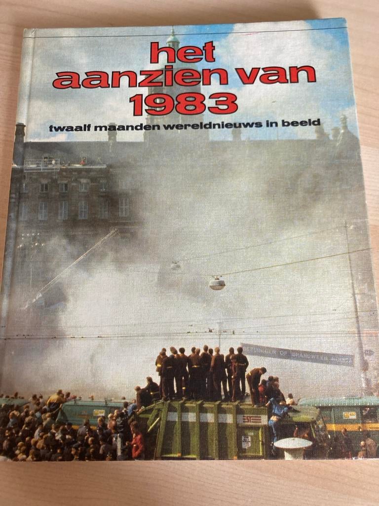 Het Aanzien van 1983, Ophalen of Verzenden, Gelezen, Overige typen