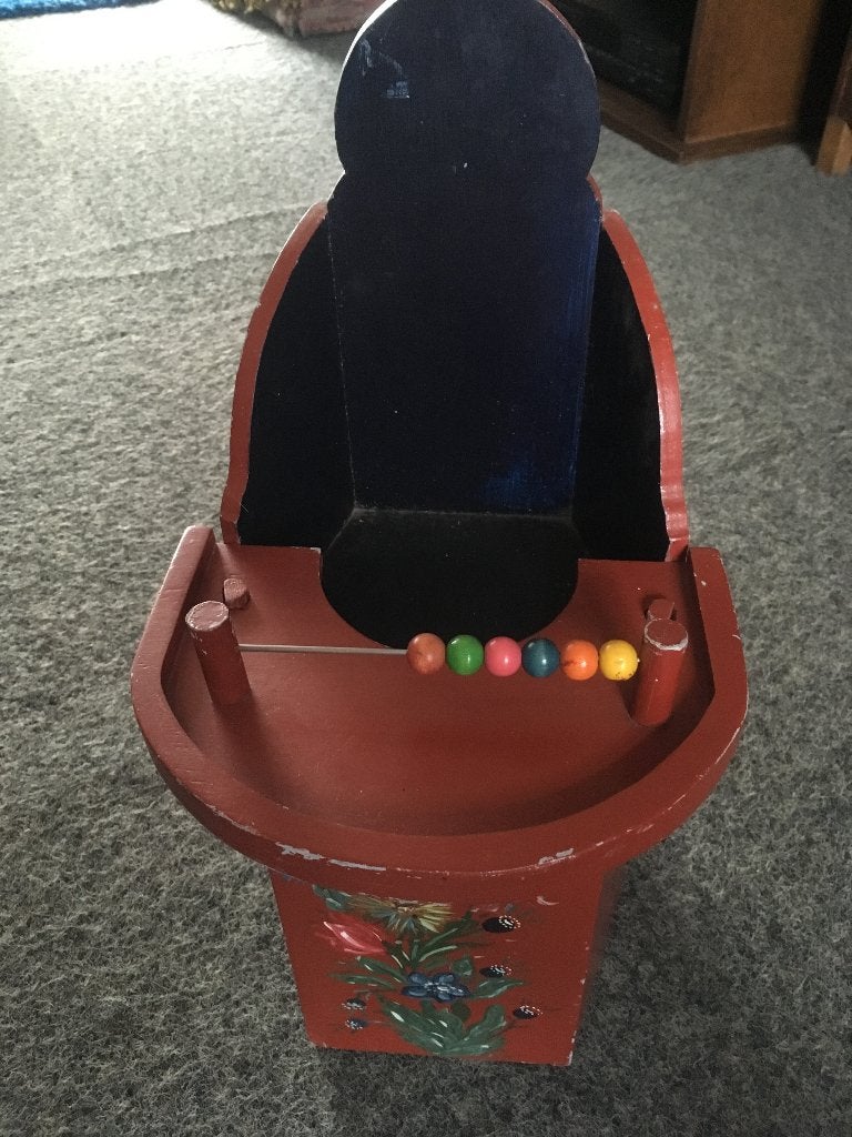 antiek houten pop kinder stoel met bloem, Ophalen of Verzenden, Zo goed als nieuw, Meubelstuk of Keukentje