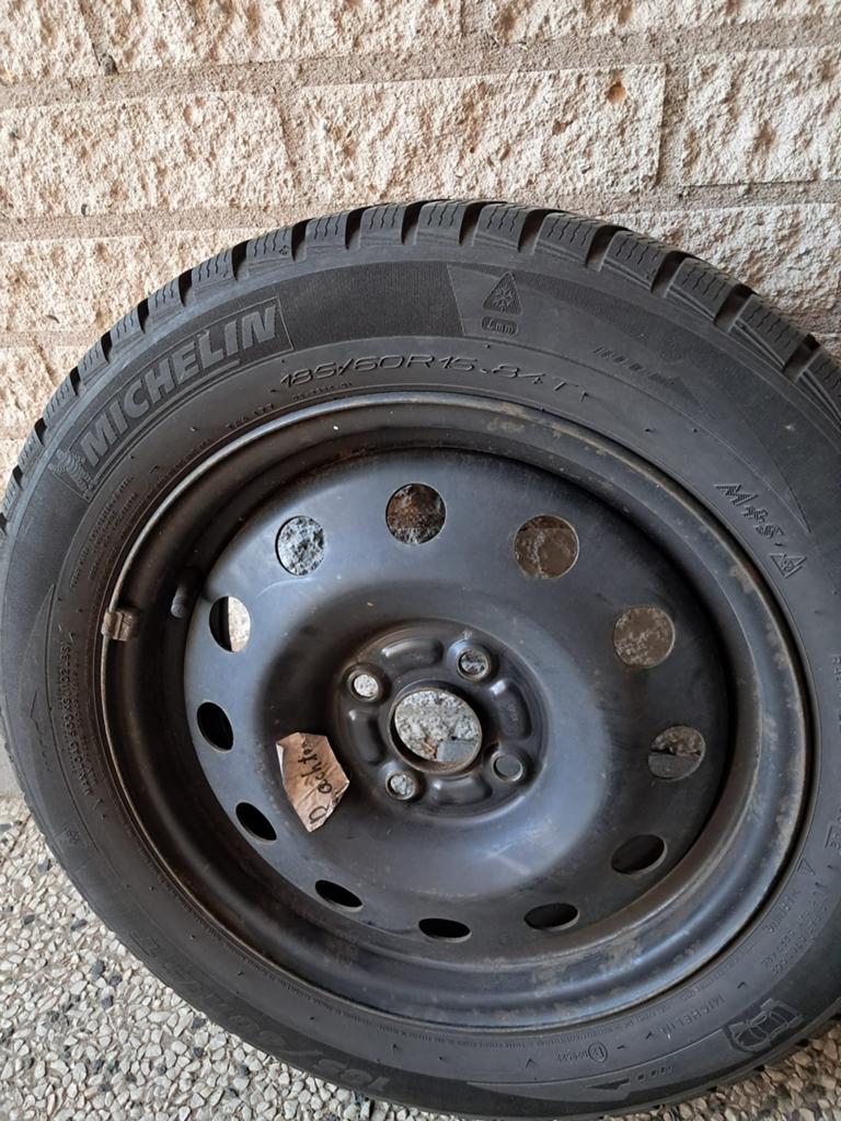 4 Sneeuwbanden Michelin Alpin A4 185/60 R15 op stalen velgen, Ophalen, Gebruikt