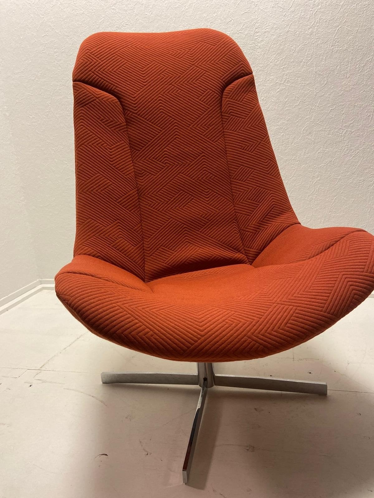 Gelderland 7405 | Draaifauteuil met poef | Opnieuw bekleed, Modern design refurbished Kvadrat Febrik, Info@andriesign.nl, 75 tot 100 cm
