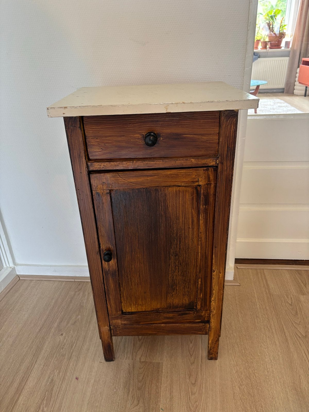 Vintage houten kastje met lade en deurtje, Ophalen