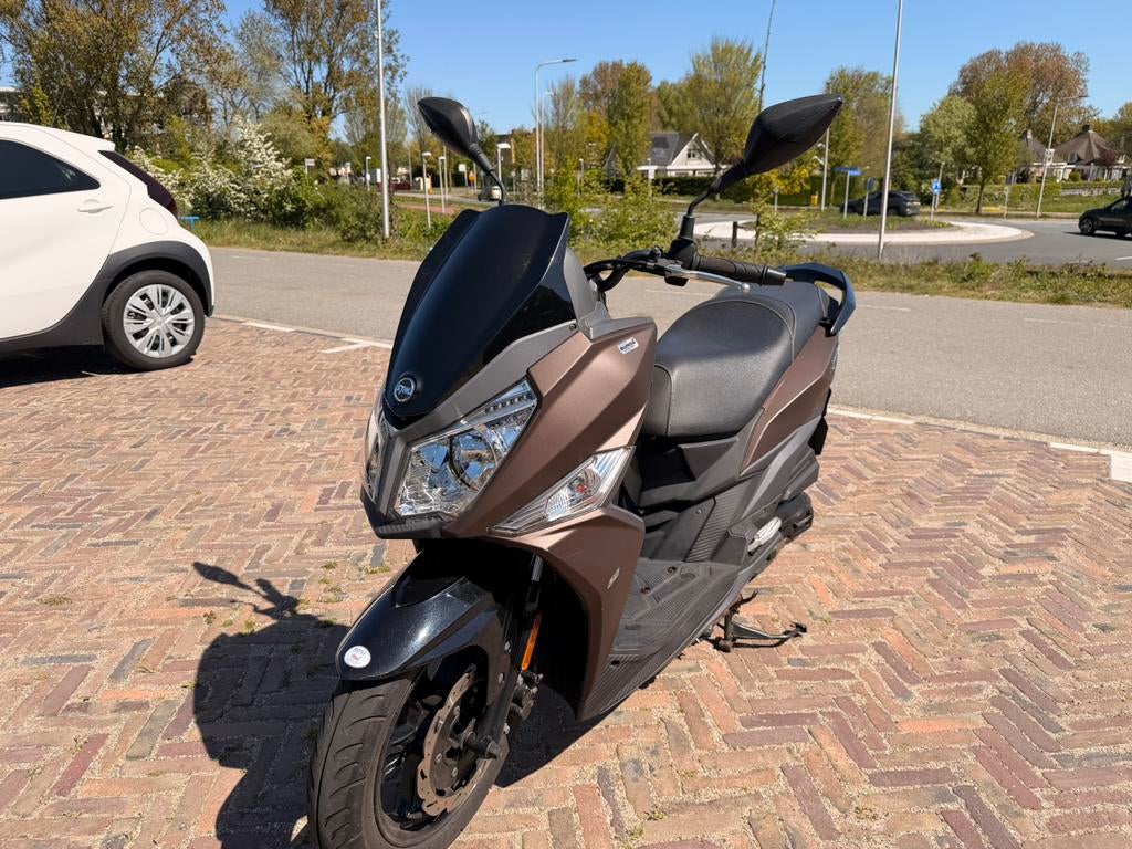 SYM jet 14 bruin, Ophalen, Maximaal 45 km/u, 49 cc, Zo goed als nieuw