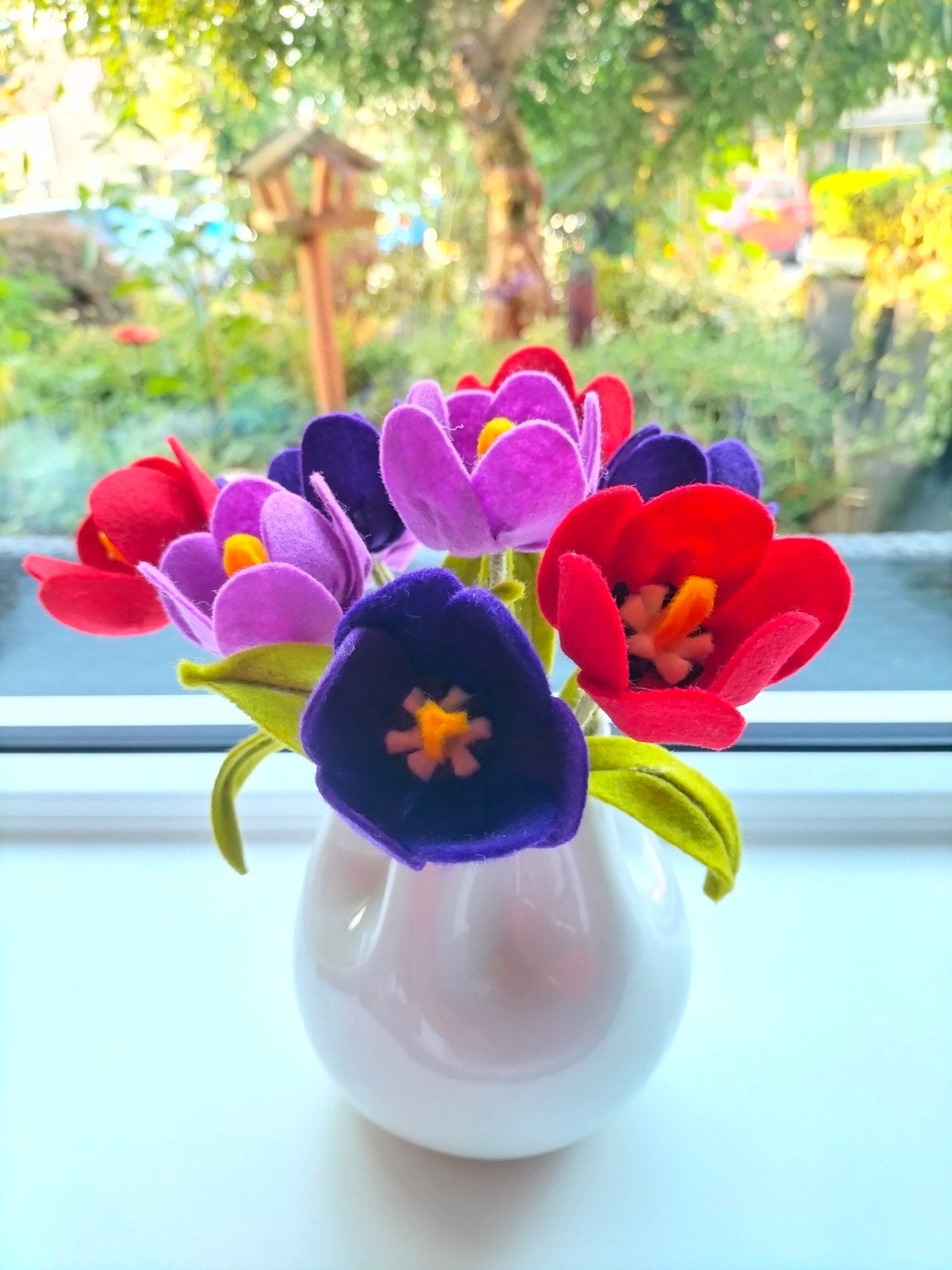 9 handgemaakte vilten tulpen - rood, paars, lila, Ophalen of Verzenden, Nieuw, Figuurtje(s)