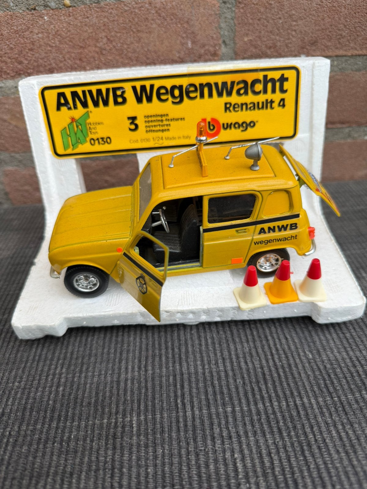 1:24 Renault 4 ANWB wegenwacht, Hobby en Vrije tijd, Ophalen of Verzenden, Gebruikt, Auto, Bburago