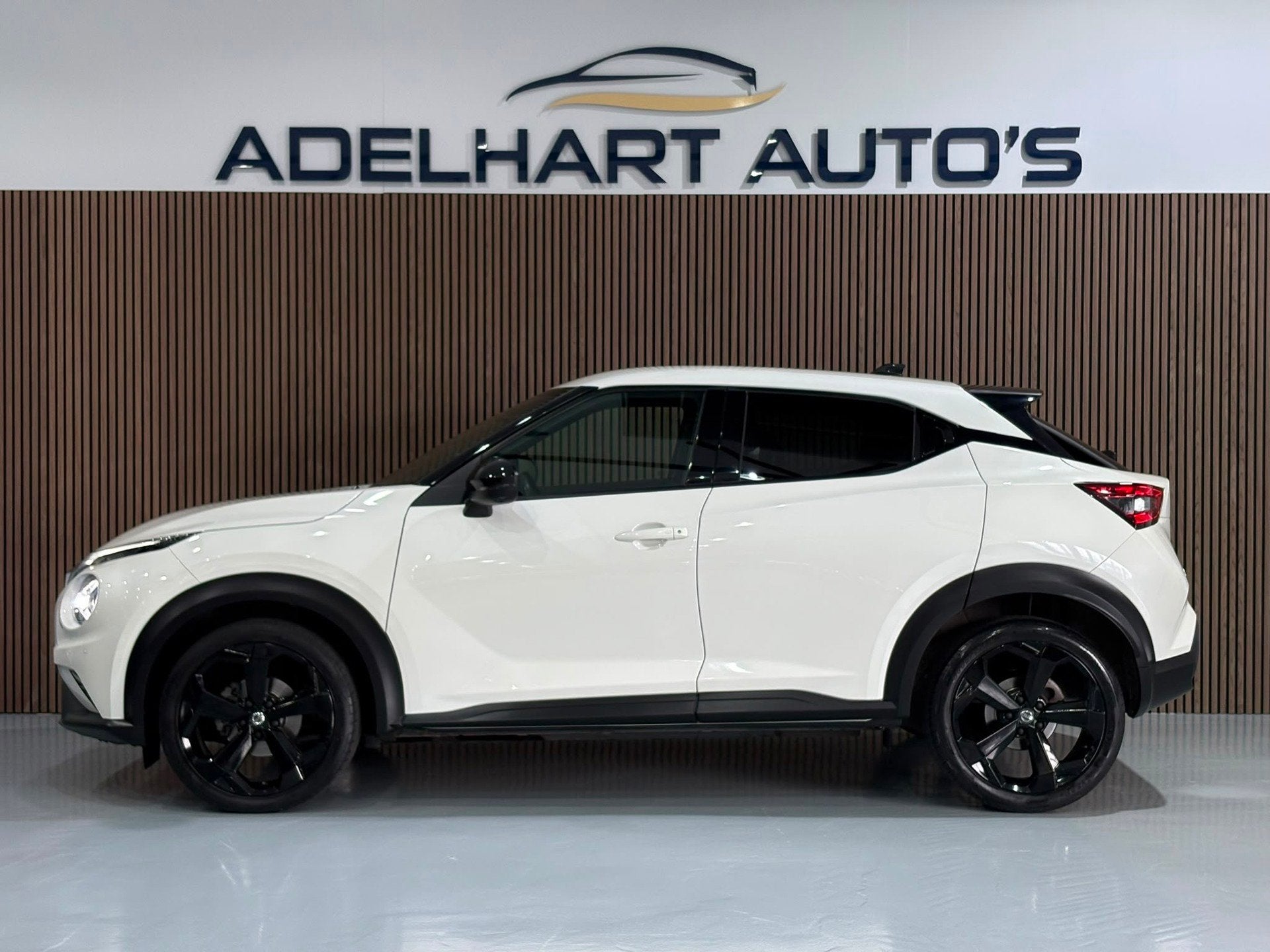 Nissan Juke 1.0 DIG-N Connecta Automaat / Navigatie full map, Auto's, Nissan, Dealer onderhouden, Wit, Bedrijf, 3 cilinders